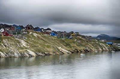 Maison bleue et icebergs